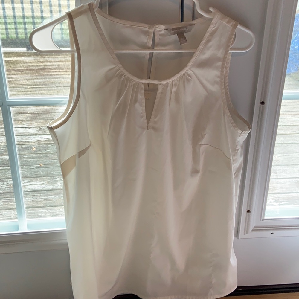 Medium U-Neck Keyhole Cut-Out Blouse